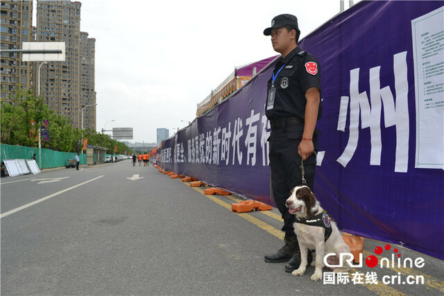 中华龙舟大赛福州站赛前剪影 组委会营造最佳比赛环境 中华龙舟大赛福州站赛前剪影 组委会营造最佳比赛环境