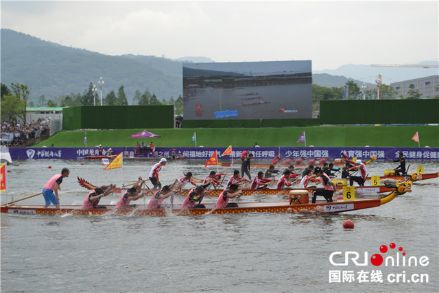 中华龙舟大赛福州站首日 江西一方虎山职业男子组100米夺冠