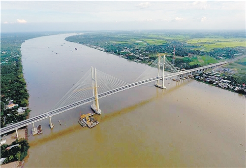 湄公河上架起友谊桥