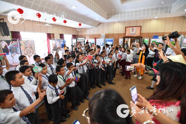 （要闻）“我爱贵州！”多彩贵州文化创意周在尼泊尔孔子课堂“火”了