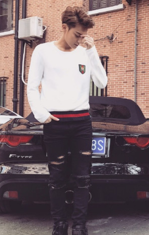 黃子韜自爆吸煙寫真 厲害了韜韜！_娛樂_騰訊網