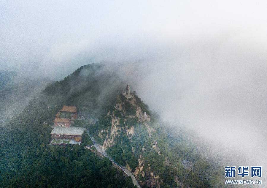 天津：雾锁盘山