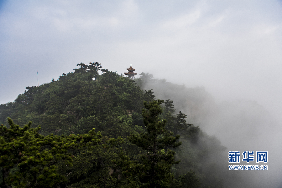 天津：雾锁盘山