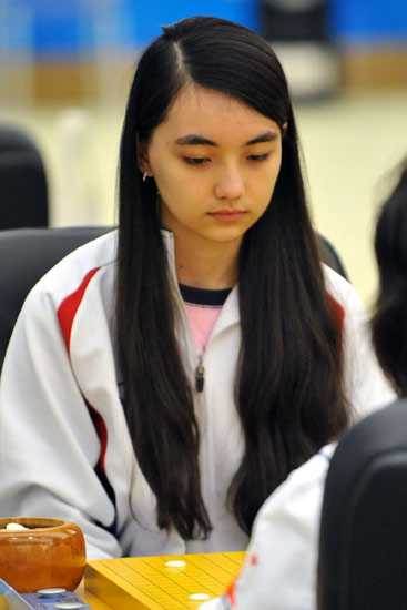 围棋混血美女颜美如仙 曾胜"台版阿尔法狗"