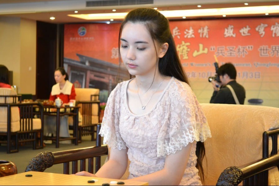 围棋混血美女颜美如仙曾胜台版阿尔法狗