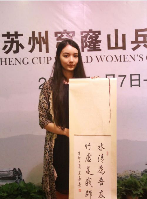 围棋混血美女颜美如仙 曾胜"台版阿尔法狗"