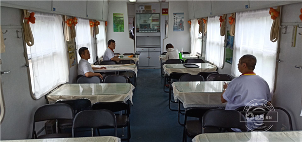 首趟吉林援疆旅游专列发车 八百吉林游客启程