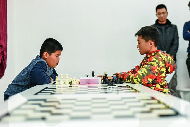 国际象棋进校园助力学生心智健康发展