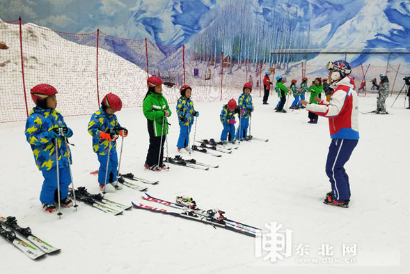 冰雪運動從娃娃抓起 哈爾濱“滑雪運動百校行”雪上體驗活動啟動