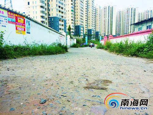 【民生圖文列表】【即時快訊】文昌小區道路坑洼無燈路 居民出行不安心 【民生圖文列表】【即時快訊】文昌小區道路坑洼無燈路 居民出行不安心