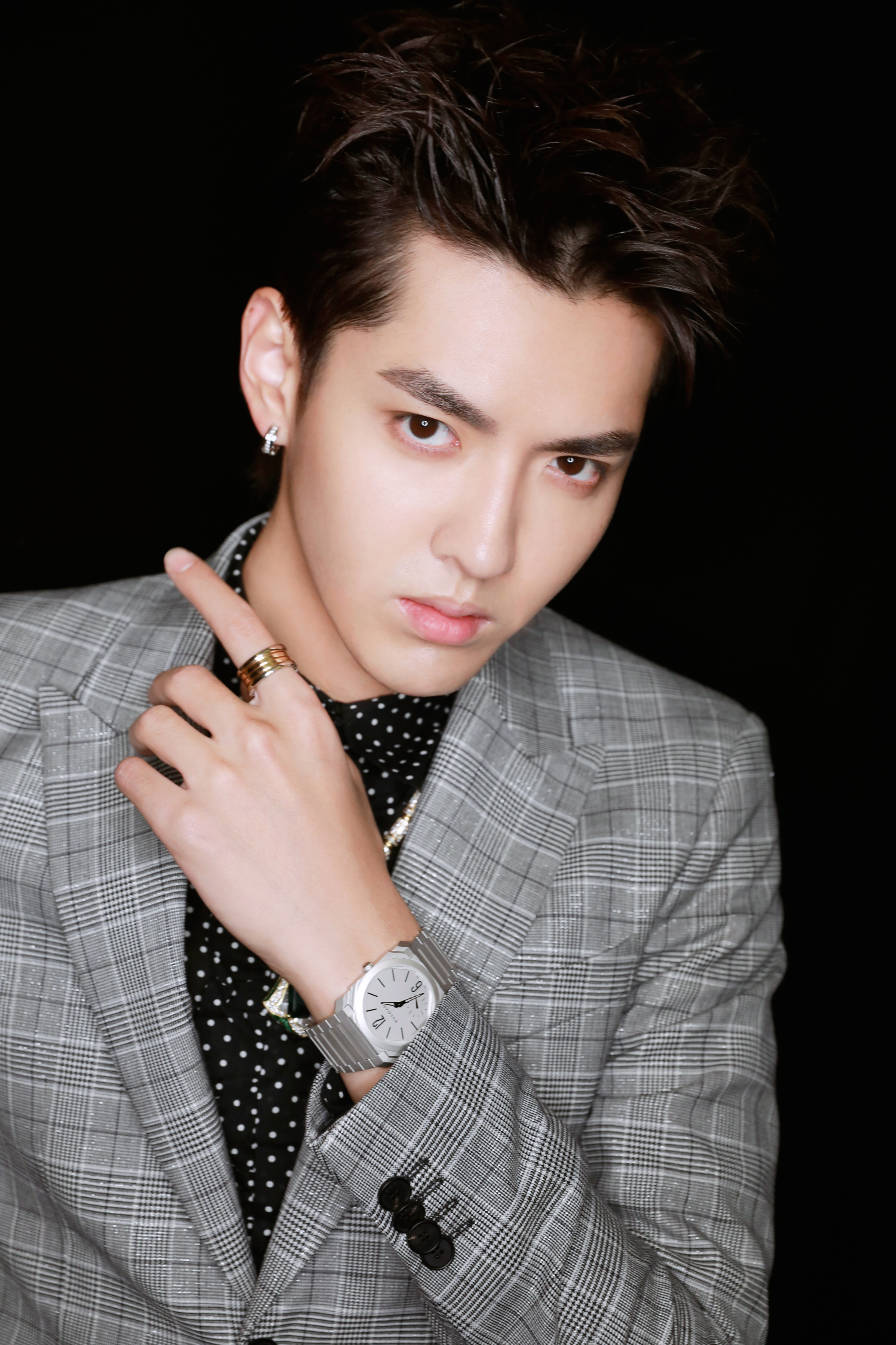 吴亦凡现身上海出席品牌活动 超高人气刷屏社交网络