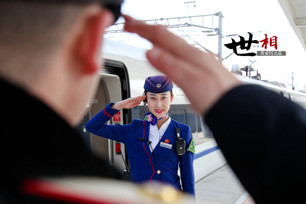 圖片故事:西延動車美女列車長的日常