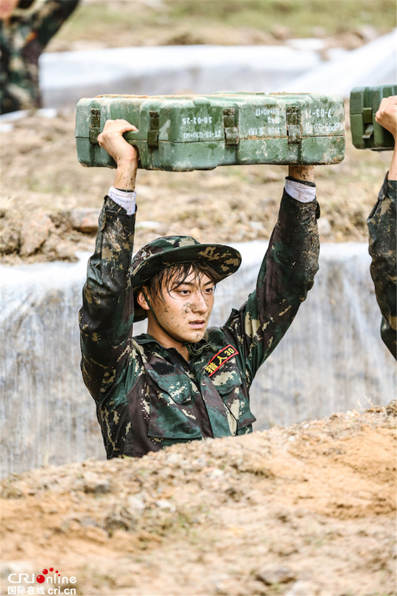 《真男2》新兵"猎人集训队"挑战极限(图)