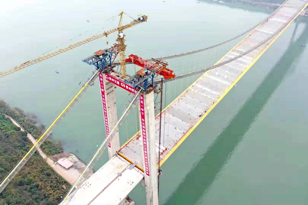 【cri专稿 列表】太洪长江特大桥顺利合龙 重庆南两高速全线贯通