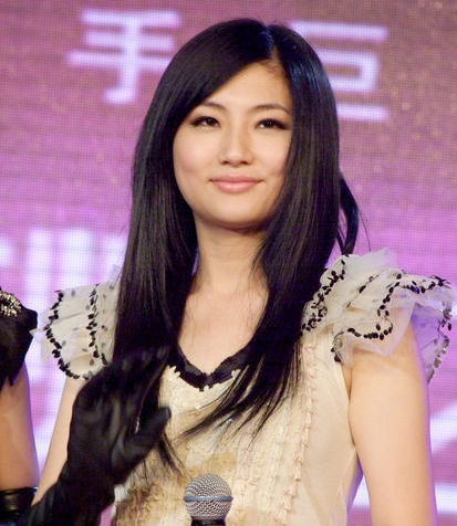 selinaselina也很容易发胖,加上大脸看起来整个人都好肿.