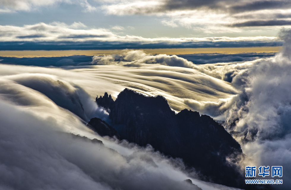 云上千峰秀 银河万里风