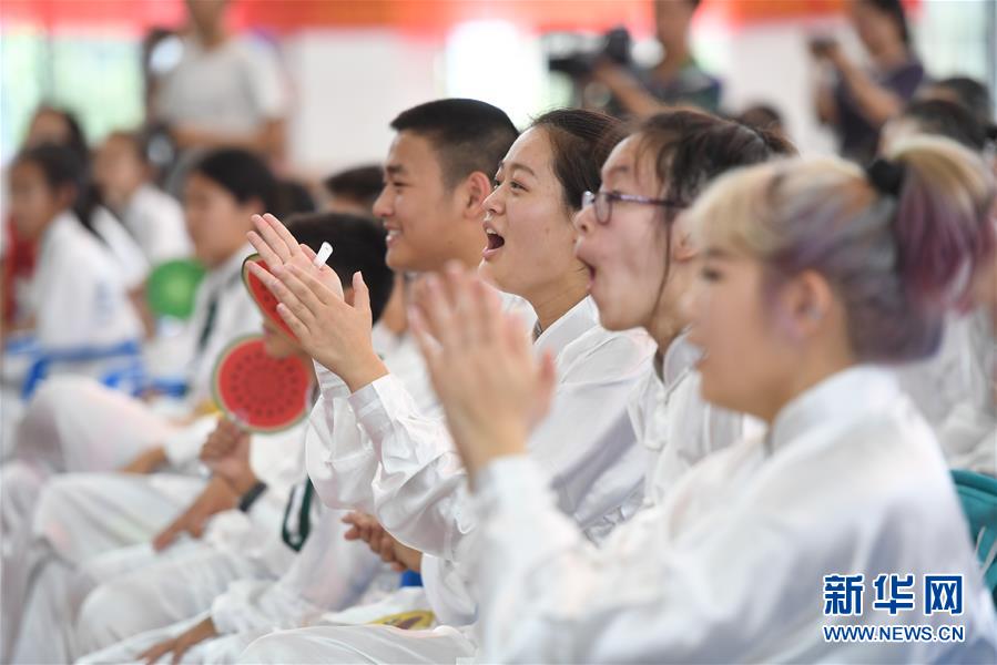广西柳州：华裔青少年开启“中国寻根之旅”