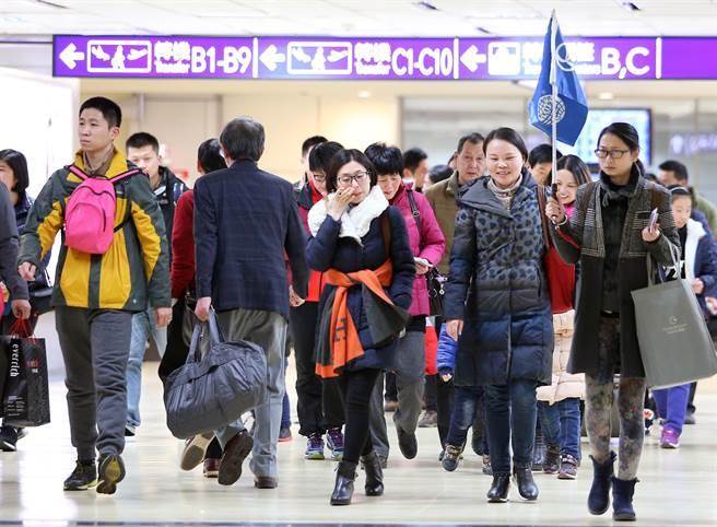 台民众：游客数下降比溜滑梯还快 只怨蔡当局扯后腿