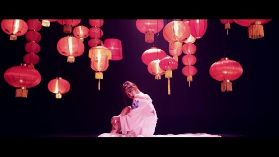 故宫前穿齐臀短裙热舞，韩女团中国风辣眼睛