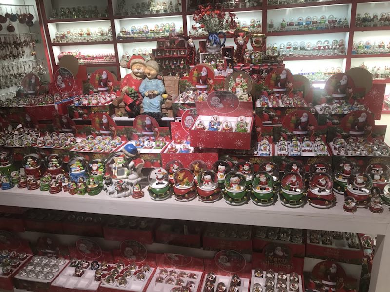 图片默认标题_fororder_德化陶瓷把传统工艺与时尚文化融合一起。(陈洪亮 摄)