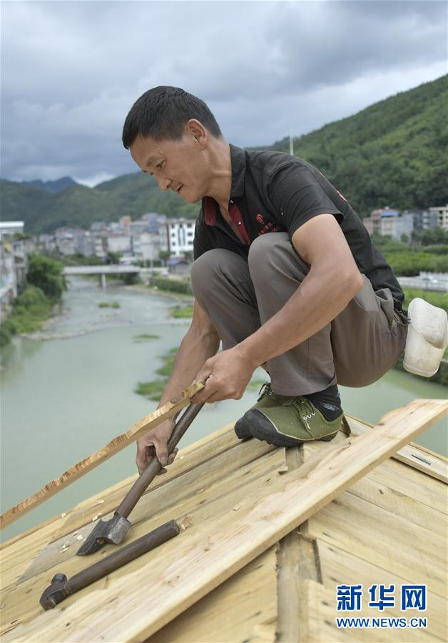 湖北宣恩：“風雨”匠人