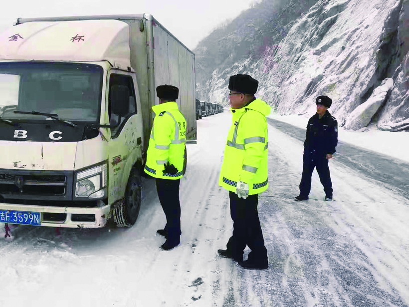 吉林省交警部门应对强降雪措施得力 效果显著