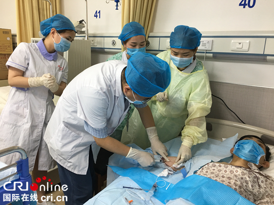 貴州省首例手臂靜脈輸液港置管術成功實施