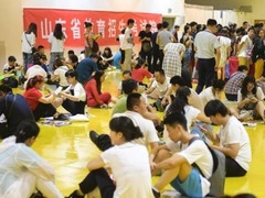 中國各地高考分數線出臺 填報志願諮詢行業生意火爆