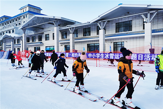 04【吉林原創】延吉市4萬餘名學生“上冰雪” 體驗冰雪魅力