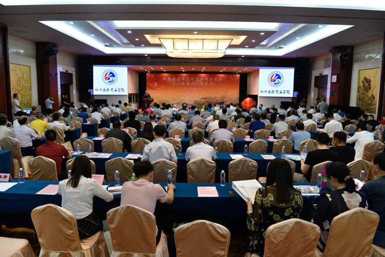 【河南在線-文字列表】(頁面標題:講述修渠故事 紅旗渠精神走進新時代座談會在京舉行)紅旗渠精神走進新時代座談會暨紅旗渠企業家學院啟動儀式在京舉行