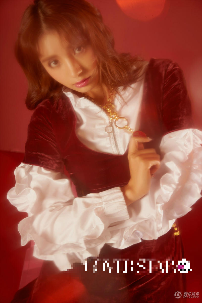 高清:麦迪娜最新复古大片 演绎冬季浪漫情怀