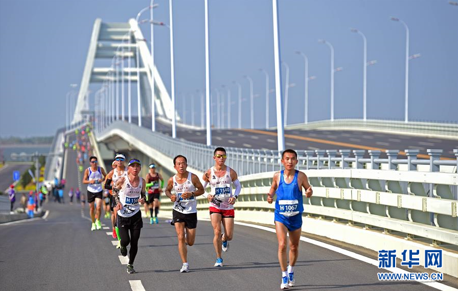 盘锦·辽东湾2018金帛滩环湖半程马拉松开跑