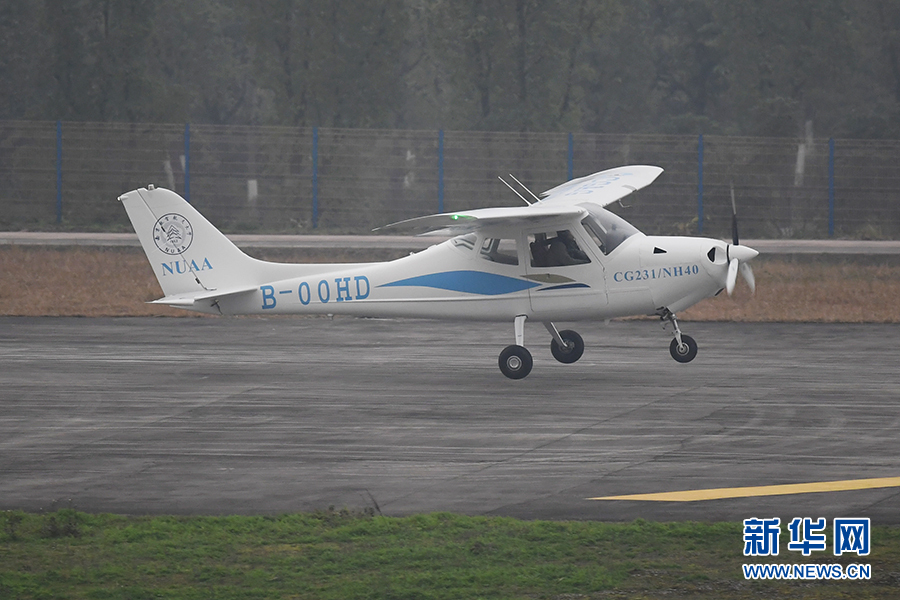 首款“重慶造”固定翼飛機CG231成功首飛
