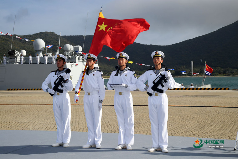 首艘国产航母交付海军，交接入列现场这些图你还没看过