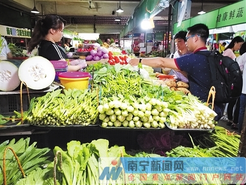 南寧：受降雨影響蔬菜價格上漲