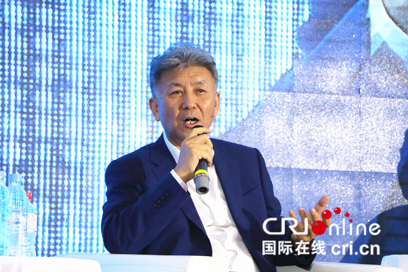 东软集团董事长刘积仁发言。_fororder_东软集团董事长刘积仁发言。