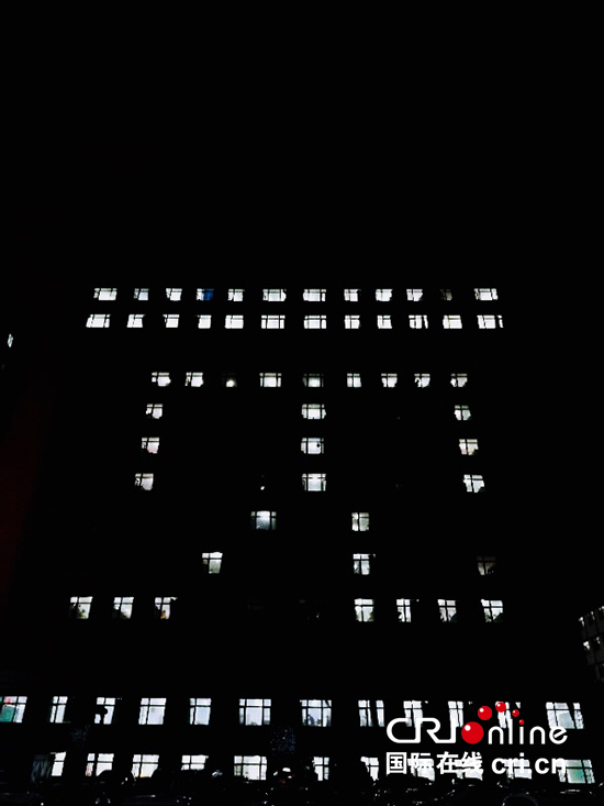 08【吉林】【原创】【CRI看吉林（标题）】【教育科技（标题）】【关东黑土（长春）】【移动版（列表）】长春师范大学学生灯光秀“告别大一”