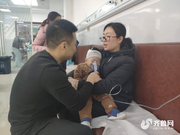 呼吸道感染流行重症肺炎患兒增多 山東省婦幼保健院兒科病房一位難求