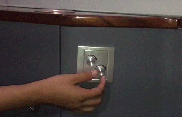 图片默认标题_fororder_商务座车厢照明可自由调节。