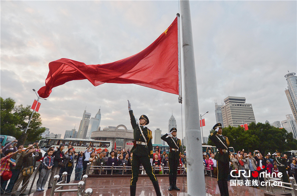 武警上海总队执勤四支队十中队官兵市政府楼前升旗