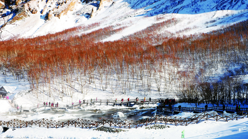長白冬色醉遊人