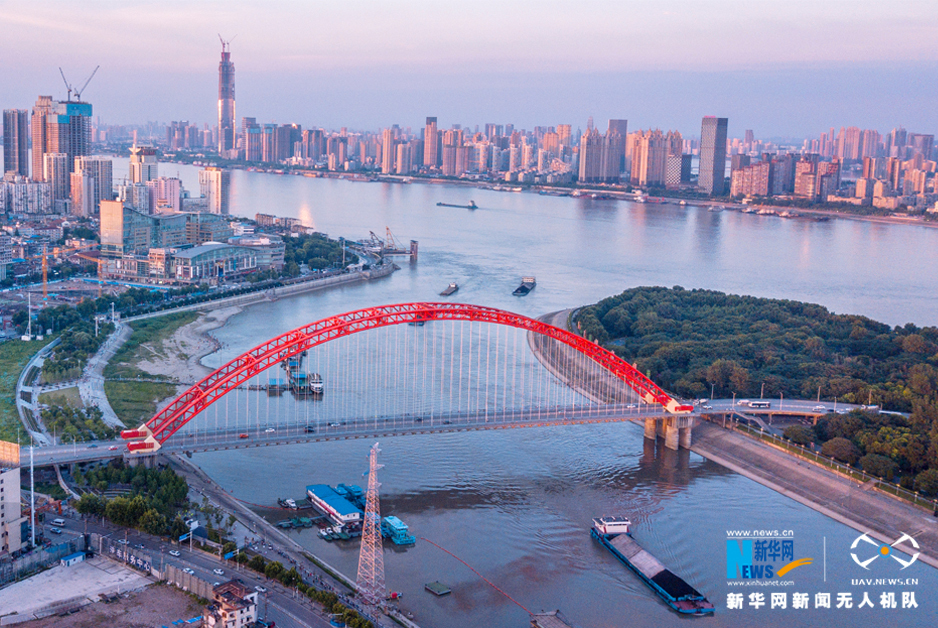 航拍长江与汉江交汇处“彩虹桥”— 武汉晴川桥