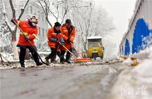 廣陽環衛工人清晨掃雪保暢通