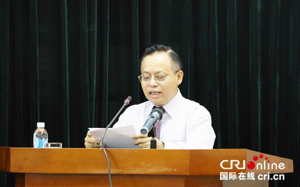 越南胡志明国家政治学院副院长黎国理在研讨会上致辞