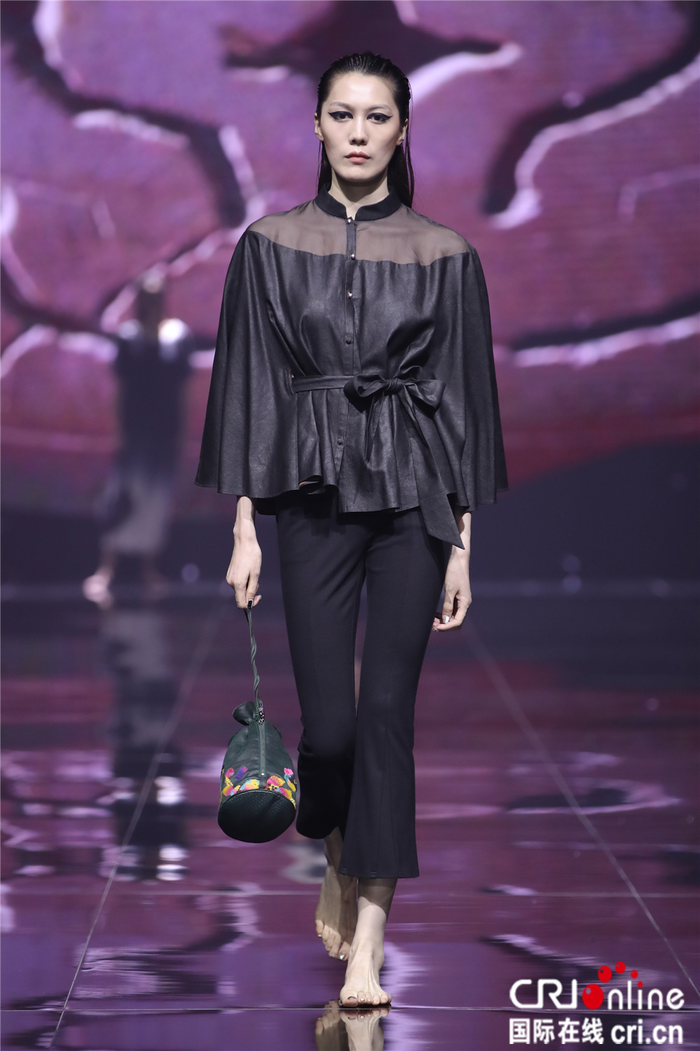 中国时尚大会——设计师计梁子作品集（图片来源：中国服装设计师协会）-国际在线
