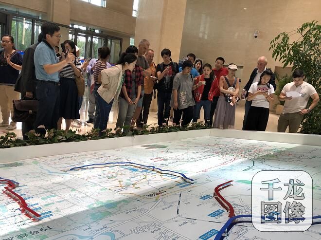 丝路大V北京行 | 大V体验智能制造 见证北京科技创新发展