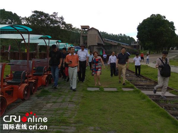 【唐已审】【供稿】《民族文学》杂志社在合山市设立创作基地