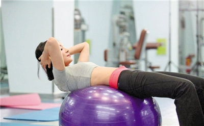 苦练瑜伽放大招明星也是蛮拼的 娱乐圈高手如何指点迷津