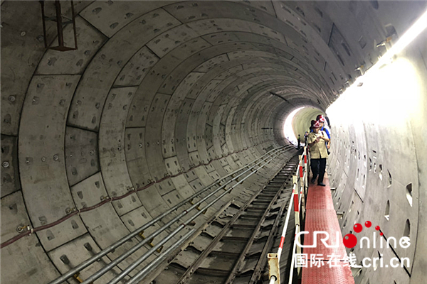 圖片默認標題_fororder_“絲路大V參訪團”參觀北京地鐵17號線建設現場。攝影 張鶴軒