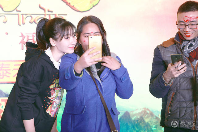 柳岩路演太甜美 笑称“不负责”岳云鹏荧幕初吻_娱乐_腾讯网